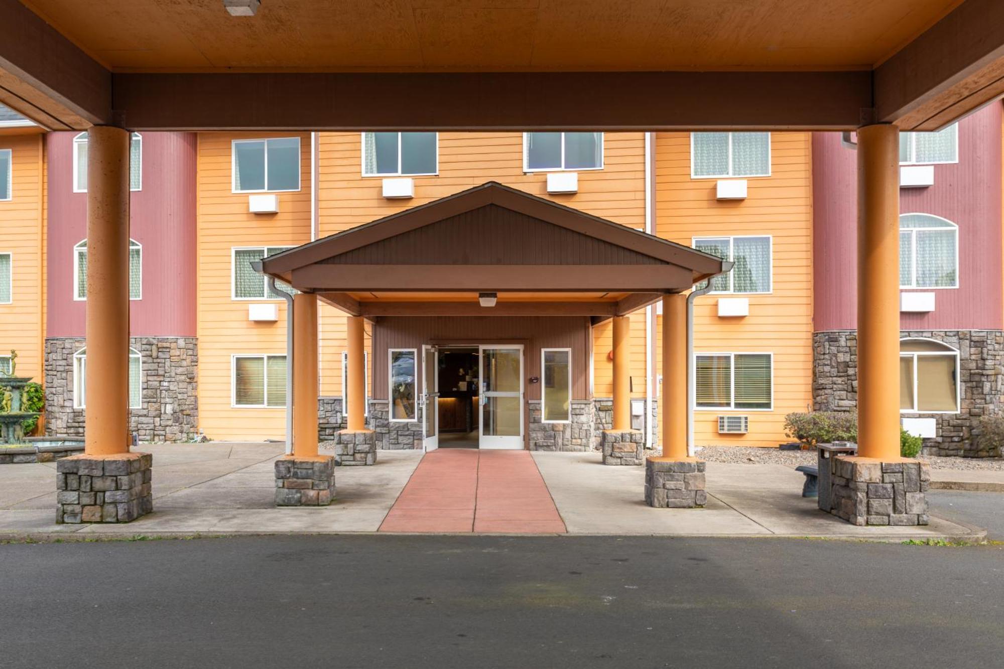 Palace Inn & Suites Линкън Сити Екстериор снимка