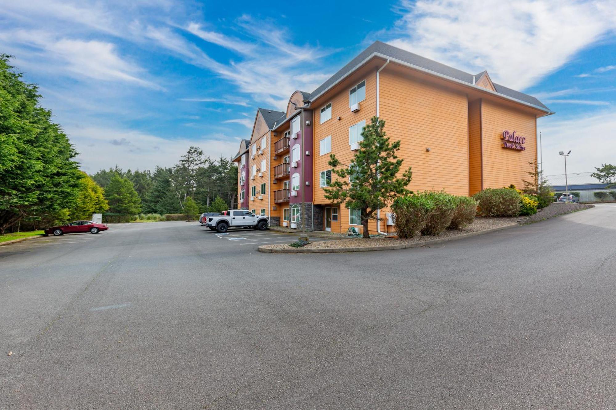 Palace Inn & Suites Линкън Сити Екстериор снимка