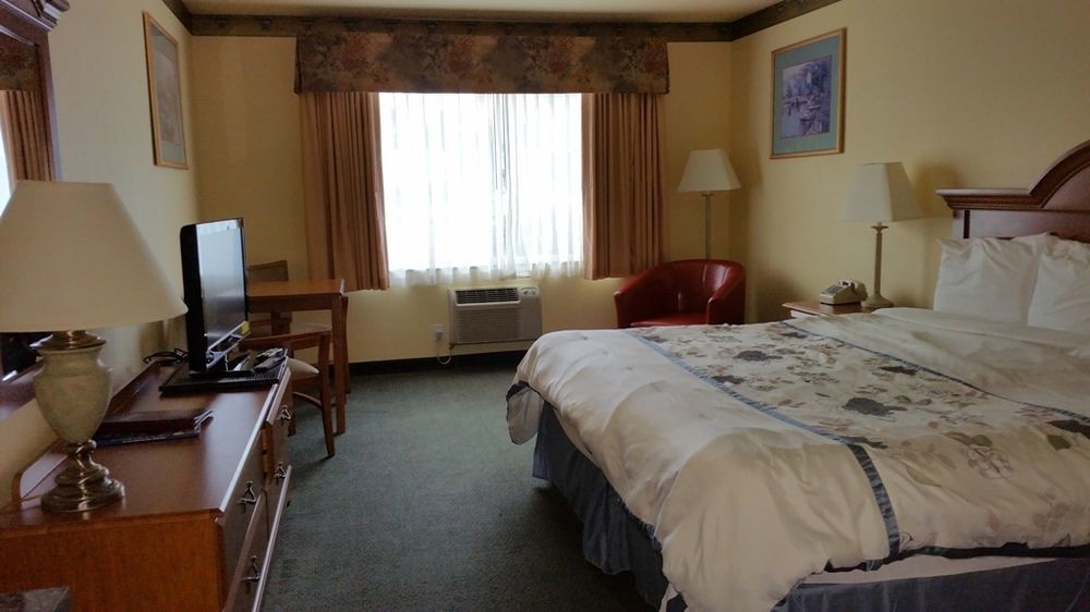 Palace Inn & Suites Линкън Сити Екстериор снимка
