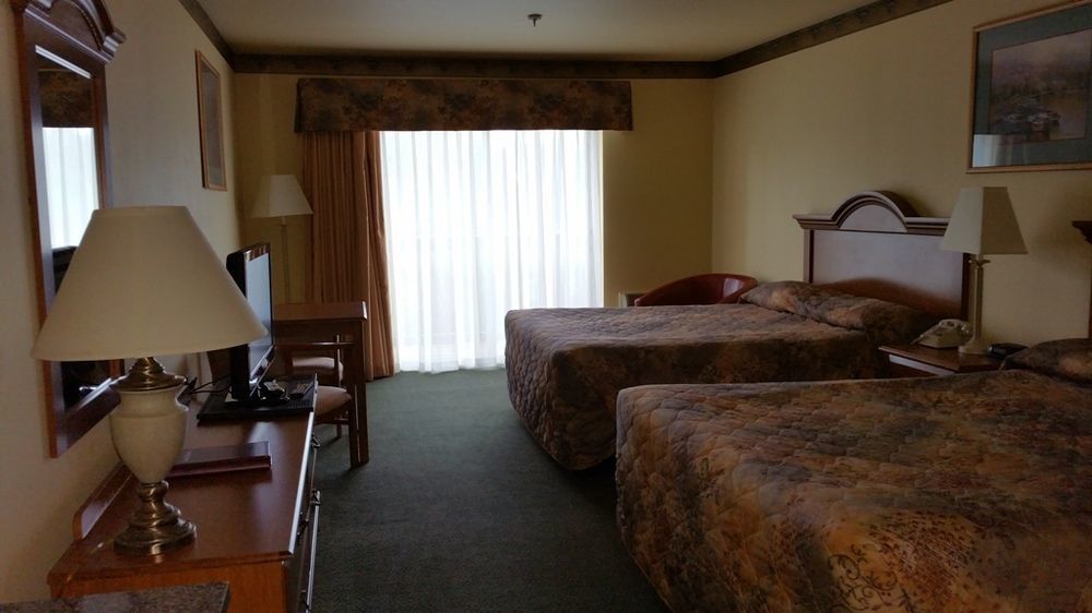 Palace Inn & Suites Линкън Сити Екстериор снимка