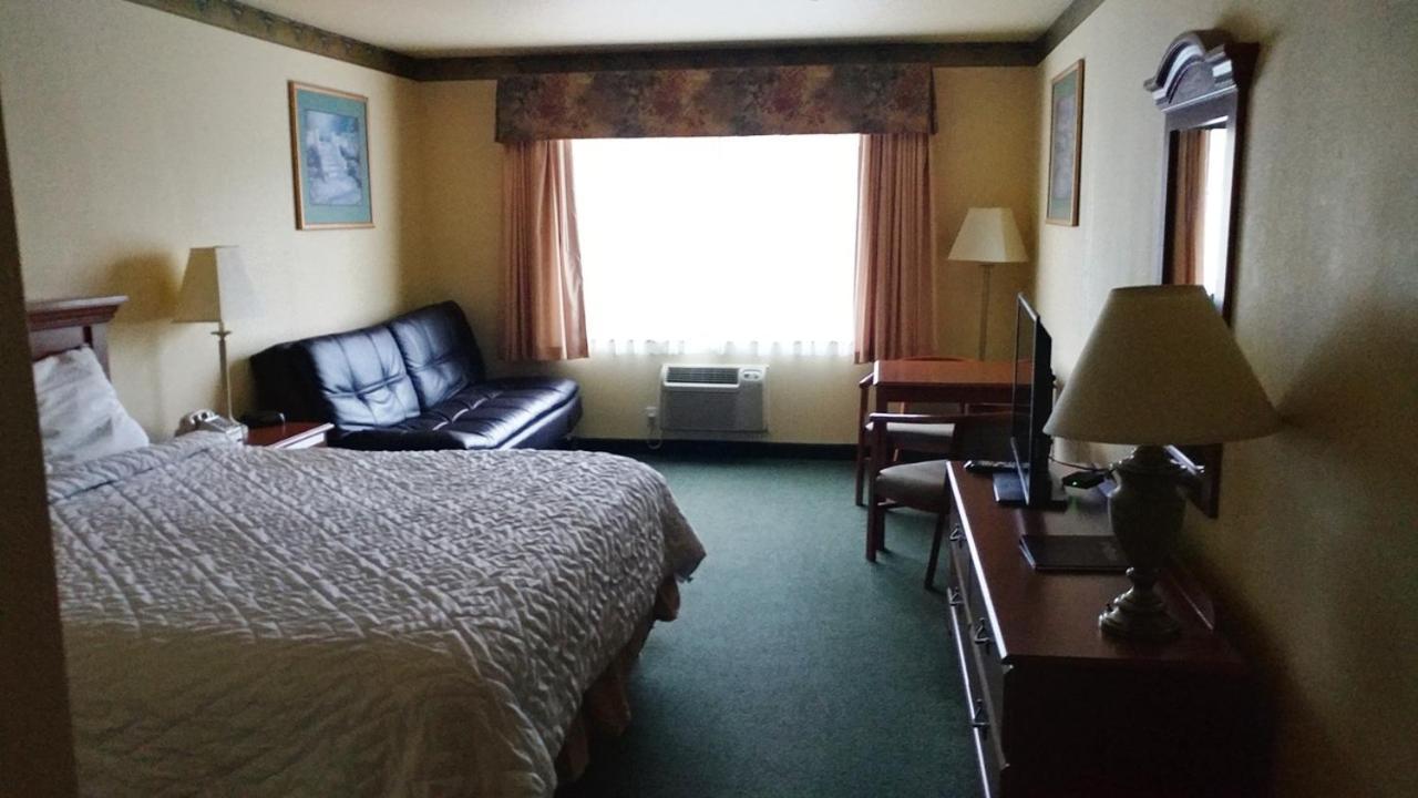 Palace Inn & Suites Линкън Сити Екстериор снимка