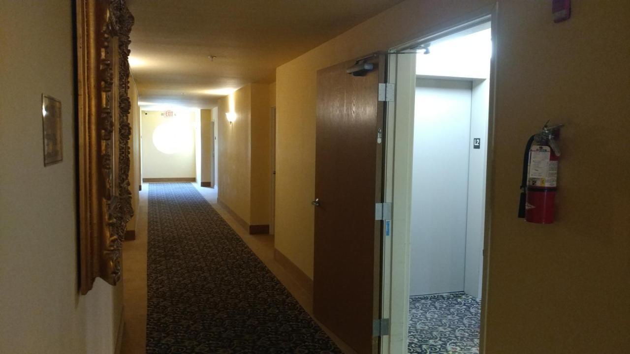 Palace Inn & Suites Линкън Сити Екстериор снимка