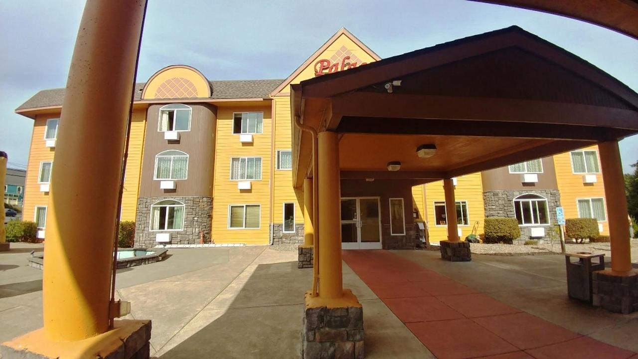 Palace Inn & Suites Линкън Сити Екстериор снимка