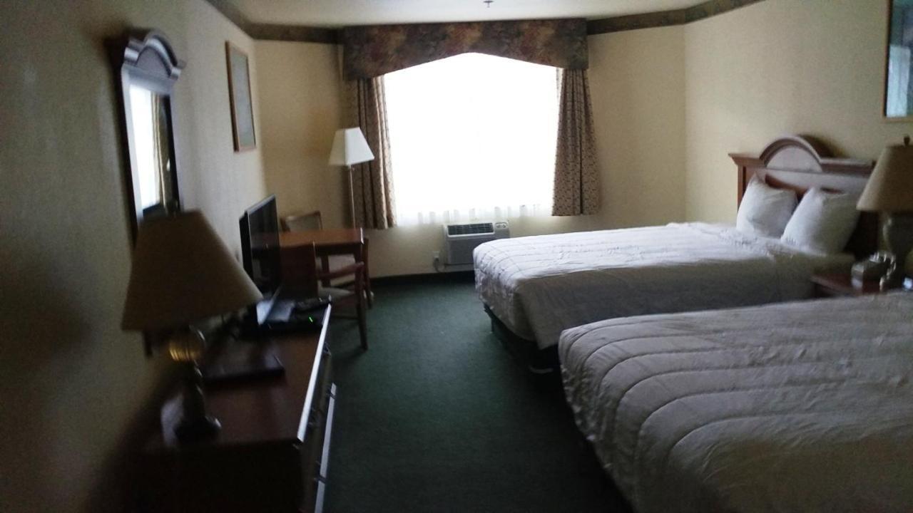 Palace Inn & Suites Линкън Сити Екстериор снимка