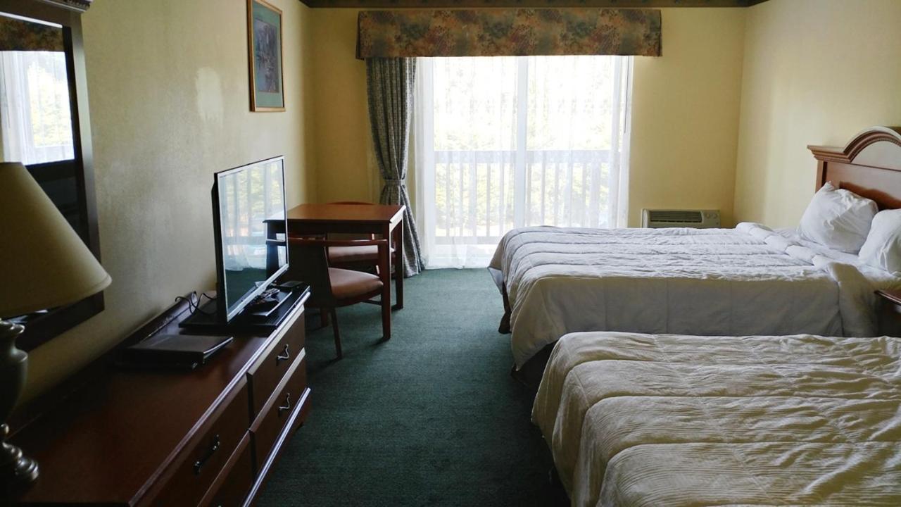 Palace Inn & Suites Линкън Сити Екстериор снимка