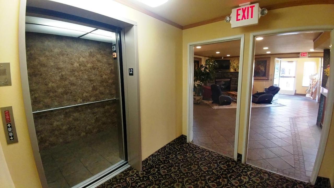 Palace Inn & Suites Линкън Сити Екстериор снимка