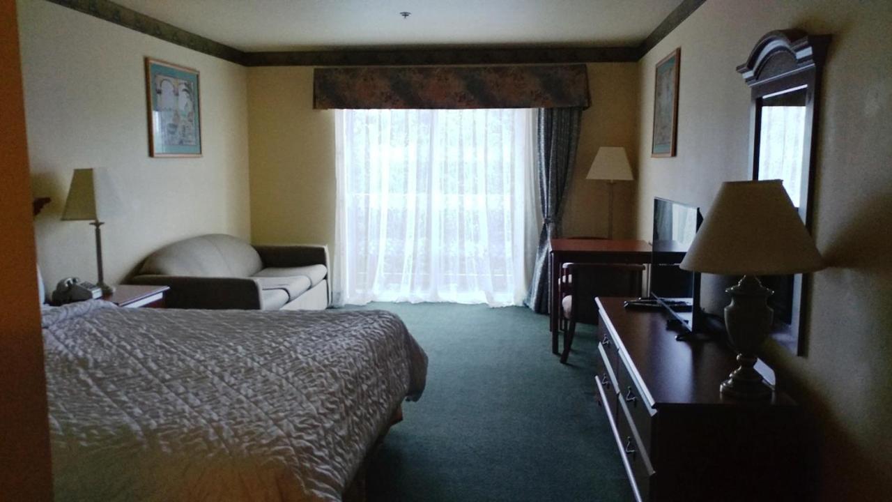 Palace Inn & Suites Линкън Сити Екстериор снимка