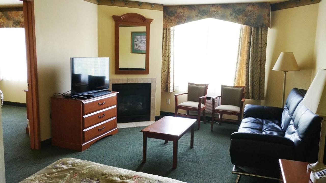 Palace Inn & Suites Линкън Сити Екстериор снимка