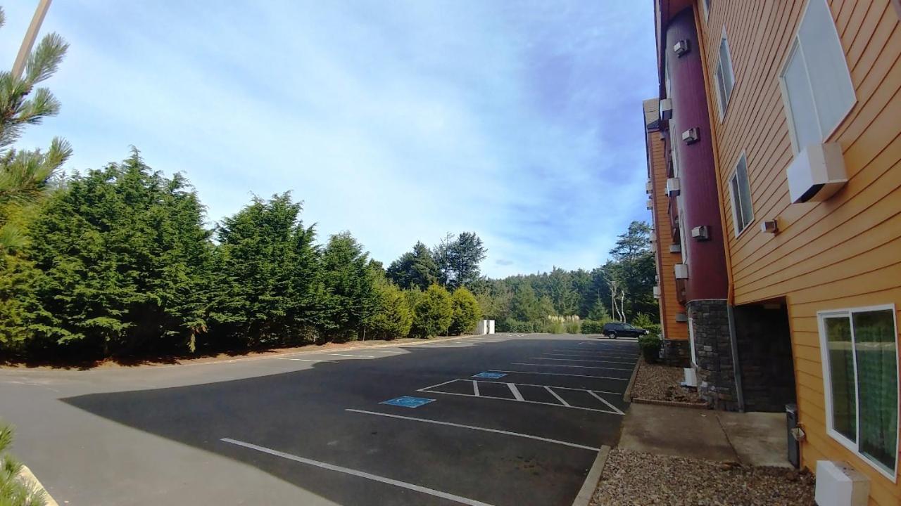 Palace Inn & Suites Линкън Сити Екстериор снимка