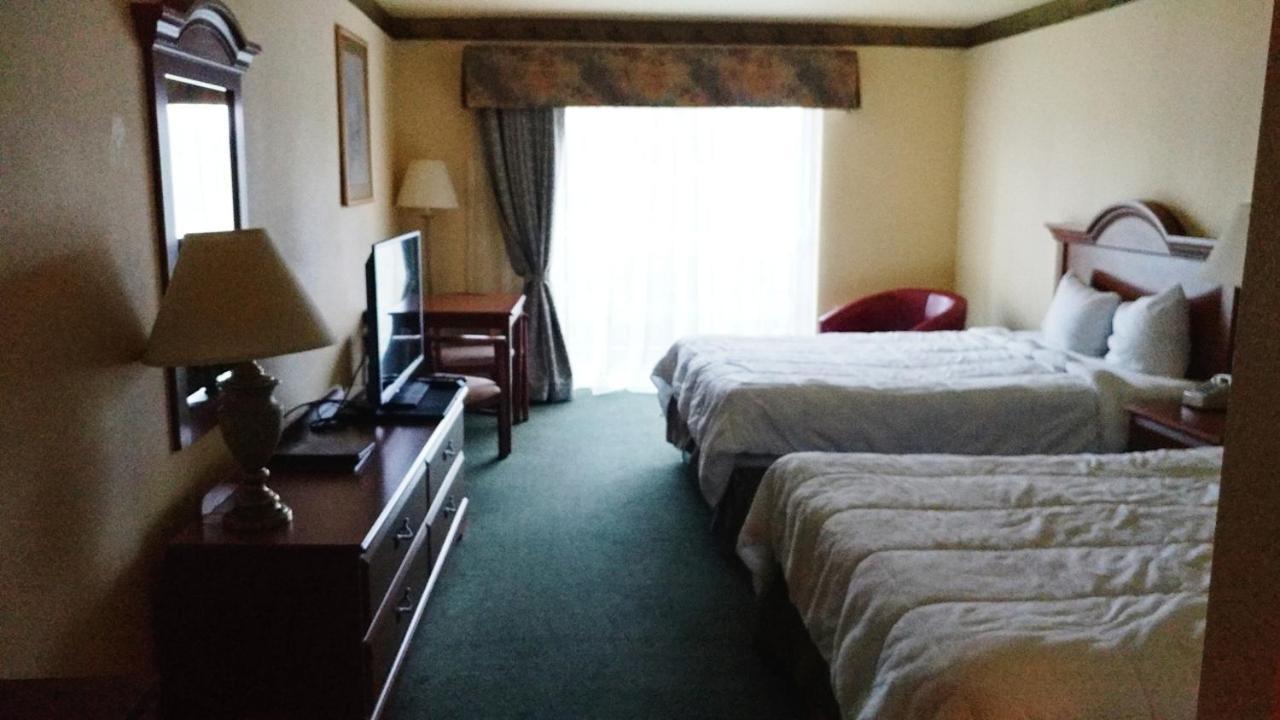 Palace Inn & Suites Линкън Сити Екстериор снимка
