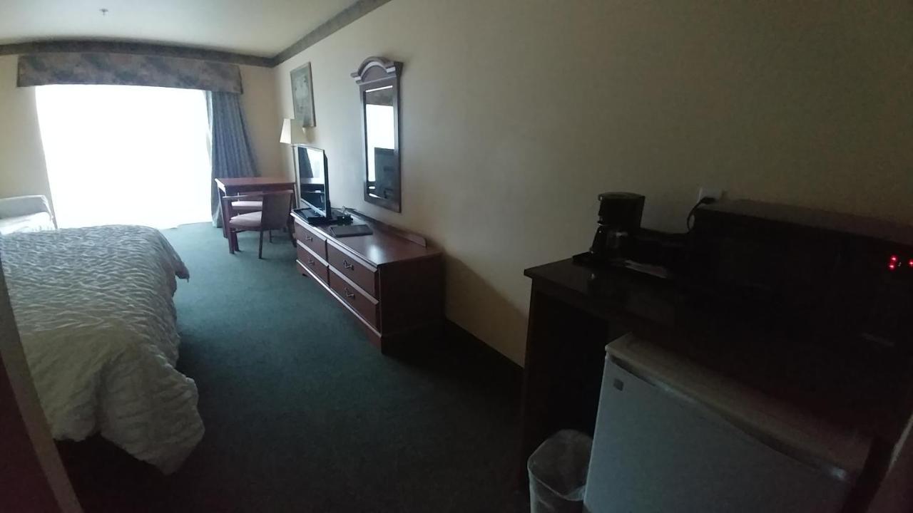 Palace Inn & Suites Линкън Сити Екстериор снимка