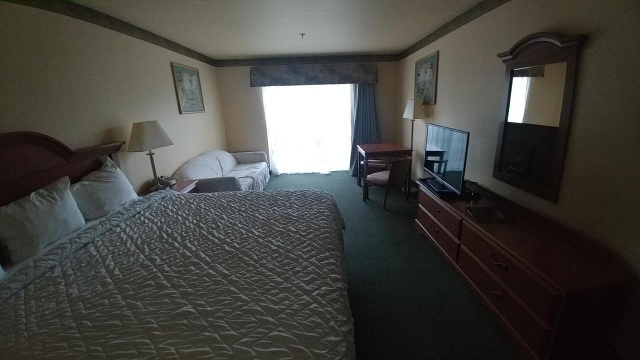 Palace Inn & Suites Линкън Сити Екстериор снимка