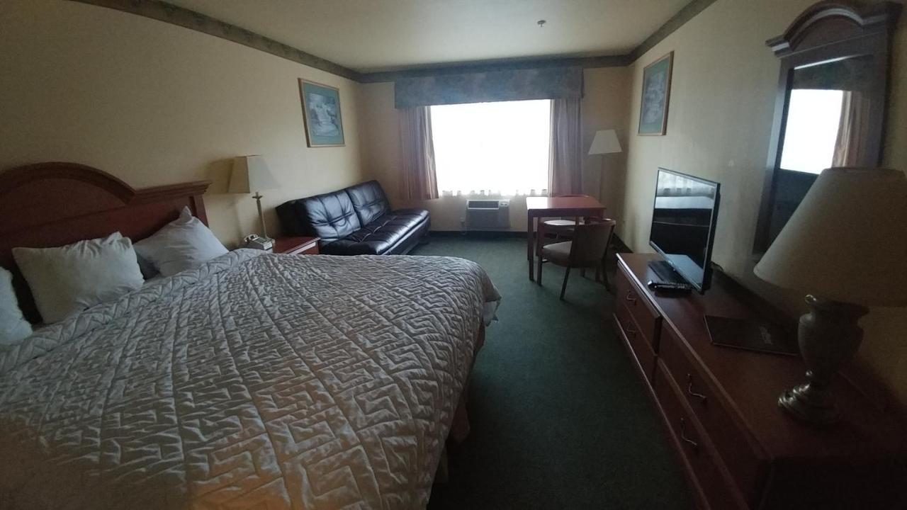 Palace Inn & Suites Линкън Сити Екстериор снимка