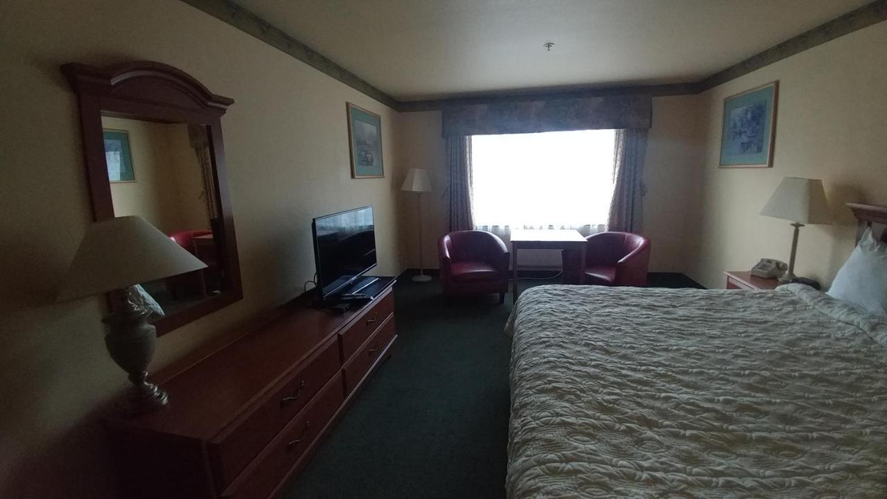 Palace Inn & Suites Линкън Сити Екстериор снимка